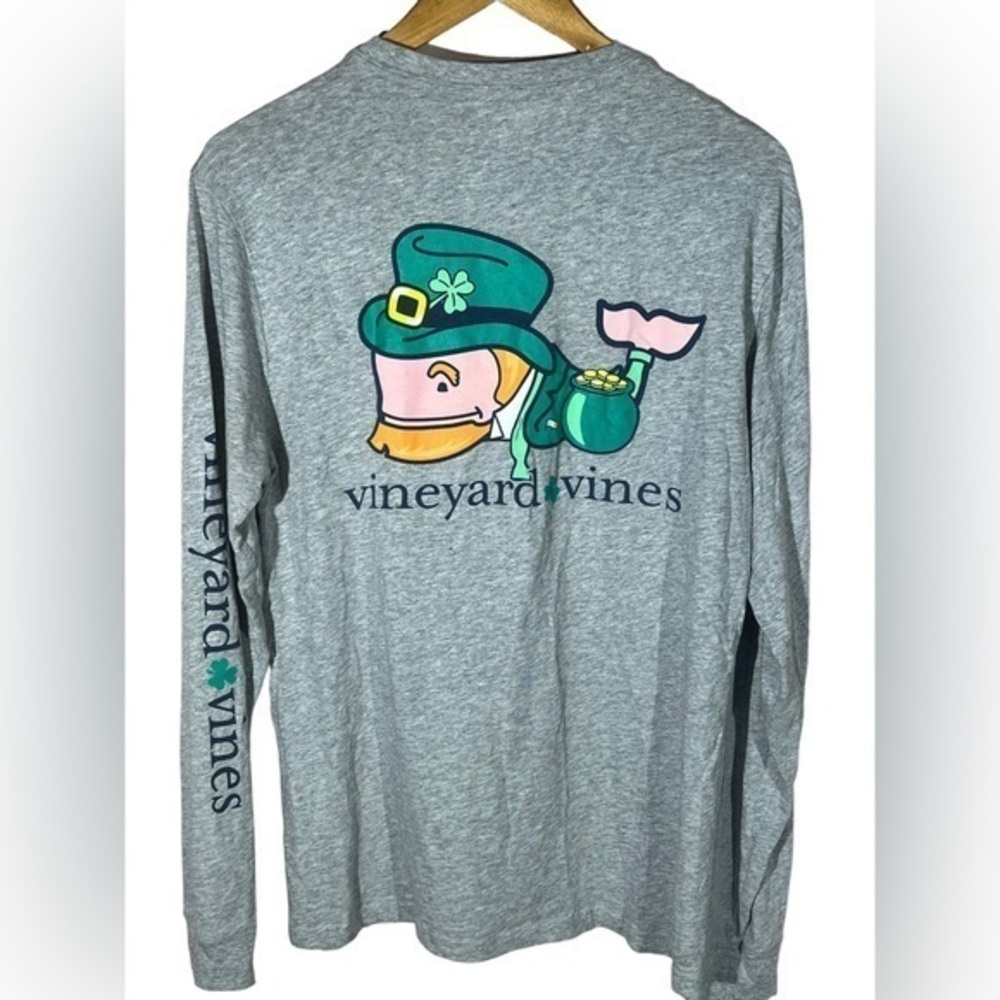 Vineyard Vines Unisex grey Lucky St Patty’s Whale Long Sleeve Pocket Tee XS